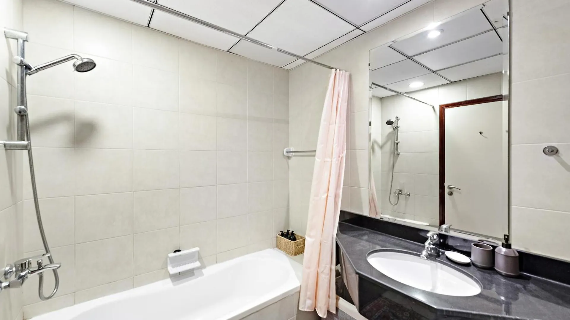 Vayk - Warm And Welcoming 2 Bd In Jlt Daire Dubai